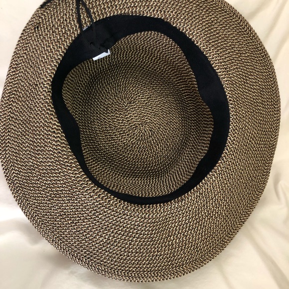 Only worn once cute lightweight adjustable Sun ☀️ 👒 with bow detail - Picture 4 of 6